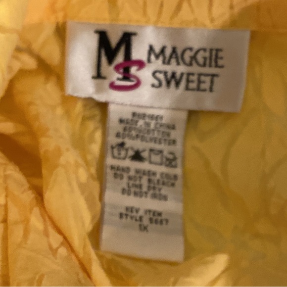 Maggie Sweet size 1X bright yellow short sleeve button down blouse with flower - Picture 7 of 11